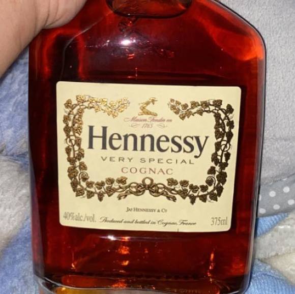 Profile Picture of Lila Espinoza (@lilaespinoza) on Poshmark