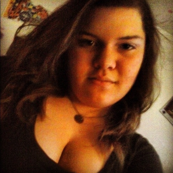 Profile Picture of Ariel Mojica (@arielmariee15) on Poshmark