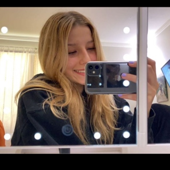 Profile Picture of Jenna Bojarski (@bojarskijenna) on Poshmark