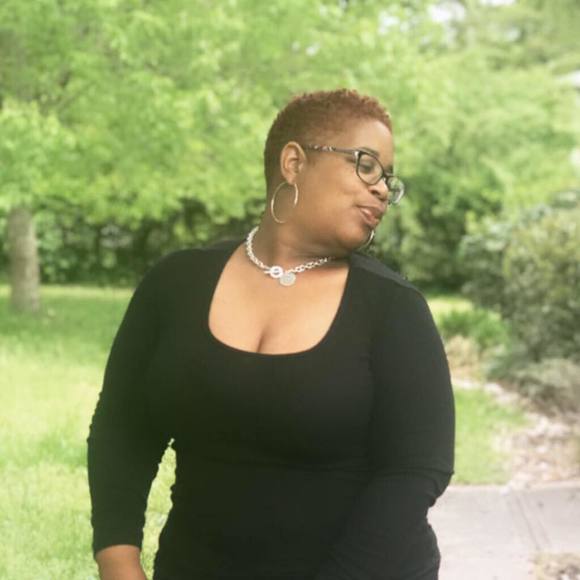 Profile Picture of Lillian Crumpley (@lilsista810) on Poshmark