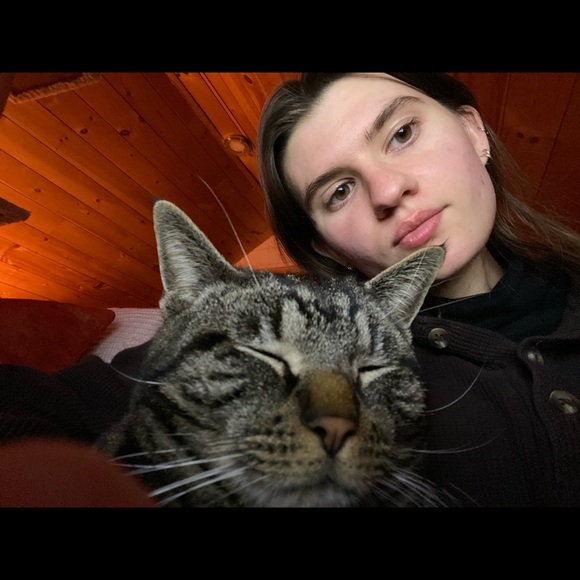 Profile Picture of Phoebe Faoro (@fibif) on Poshmark