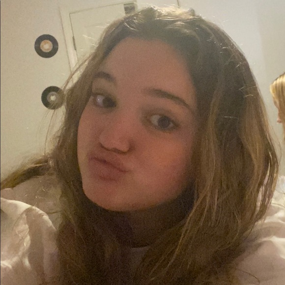 Profile Picture of Jimee Garrett (@jimeebrookeg) on Poshmark
