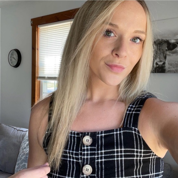 Profile Picture of Alexis Mayhew (@mayhewa) on Poshmark