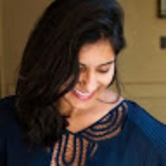 Profile Picture of Maya Omar (@mayamo4) on Poshmark