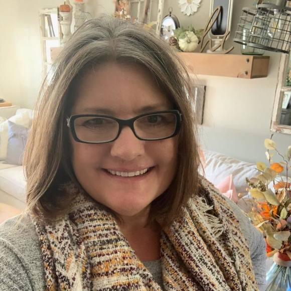 Profile Picture of Lisa Sebastian schlueter (@lpomp66) on Poshmark