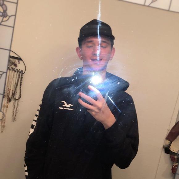 Profile Picture of Joshua Franks (@joshfranks14) on Poshmark