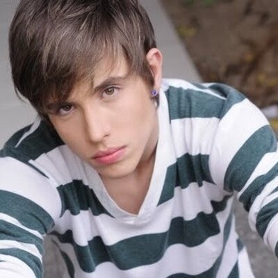 Profile Picture of Victor, Eu Te Amo ♥ (@VictorAdrianoFC) on Twitter