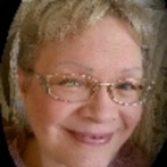 Profile Picture of Kim Mantel (@kiterra) on Poshmark