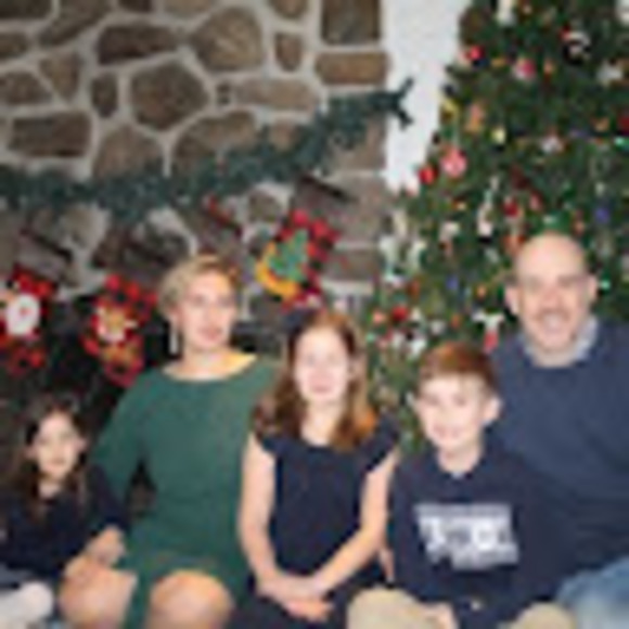 Profile Picture of Tamara Surtees (@tamarasurtees) on Poshmark