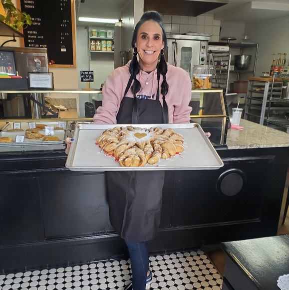 Profile Picture of Deirdre Zeroski (@dedemalik) on Poshmark