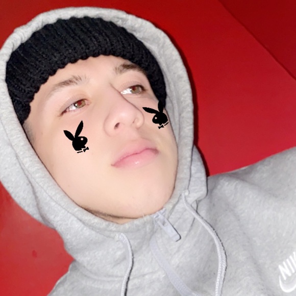 Profile Picture of Matthew Rivas (@mattjrivas) on Poshmark