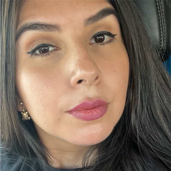 Profile Picture of Arely Castillo (@nostalgiclane63) on Poshmark