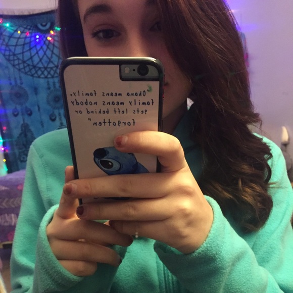 Profile Picture of Desirae Scott (@desiraepscott) on Poshmark