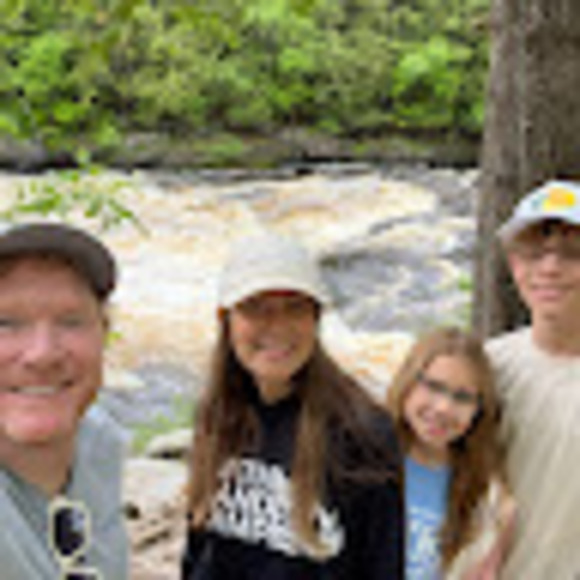 Profile Picture of Misha Frazor (@mishafrazor) on Poshmark