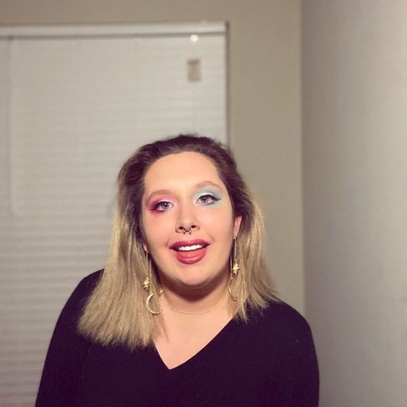 Profile Picture of Taylor Renfro (@taylor_renfro) on Poshmark