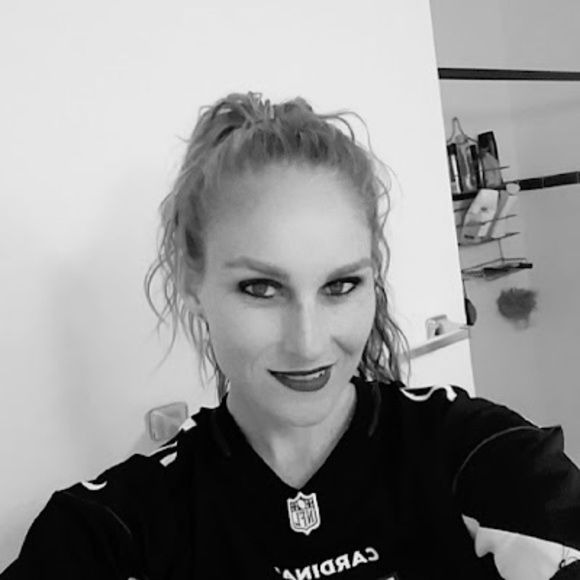 Profile Picture of Crissy Hronek (@chronek45) on Poshmark