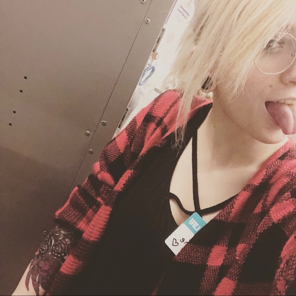 Cheyenne Blake - Poshmark Profile Picture of Cheyenne Blake (@cheybb12) on Poshmark