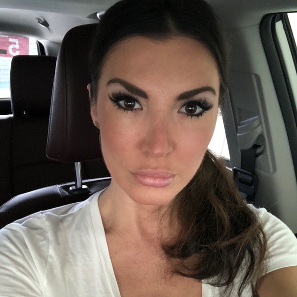 Profile Picture of Melissa Minger (@mingerm) on Poshmark