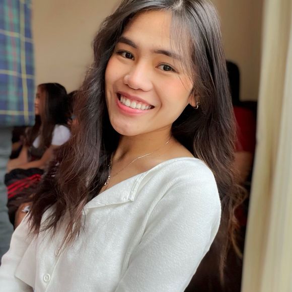 Profile Picture of Kristy Trịnh (@shortcorn) on Poshmark