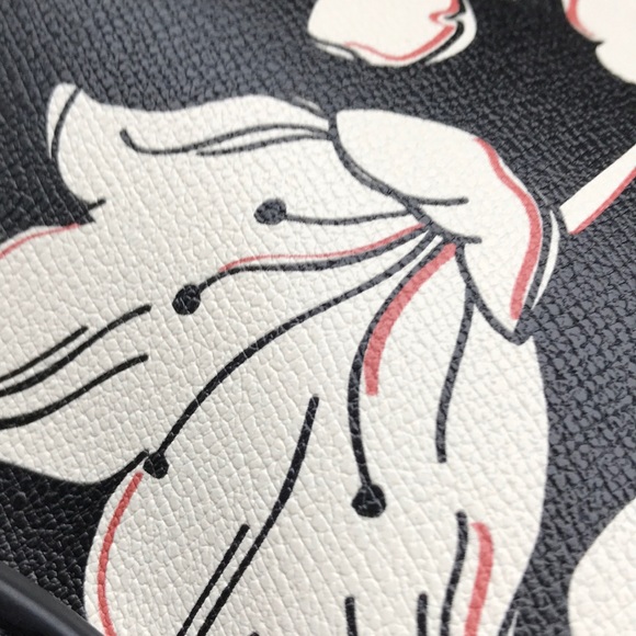 Profile Picture of Joanne Cox (@abigalebloom) on Poshmark