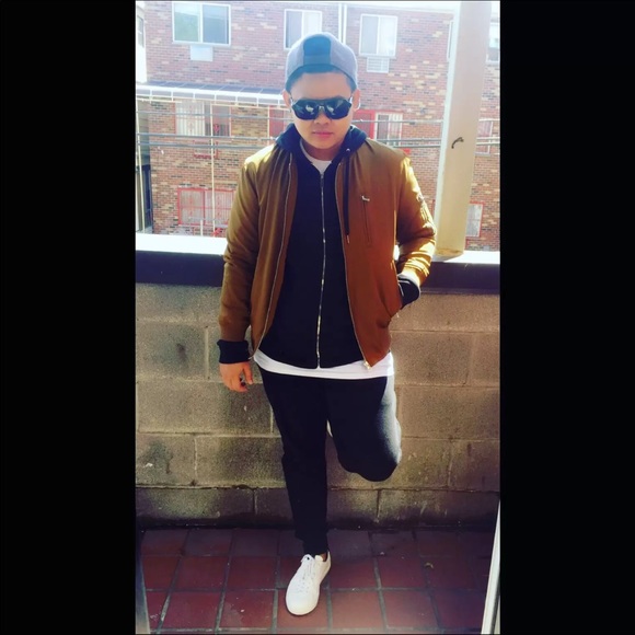 Profile Picture of Naomi Scott (@snappyk) on Poshmark