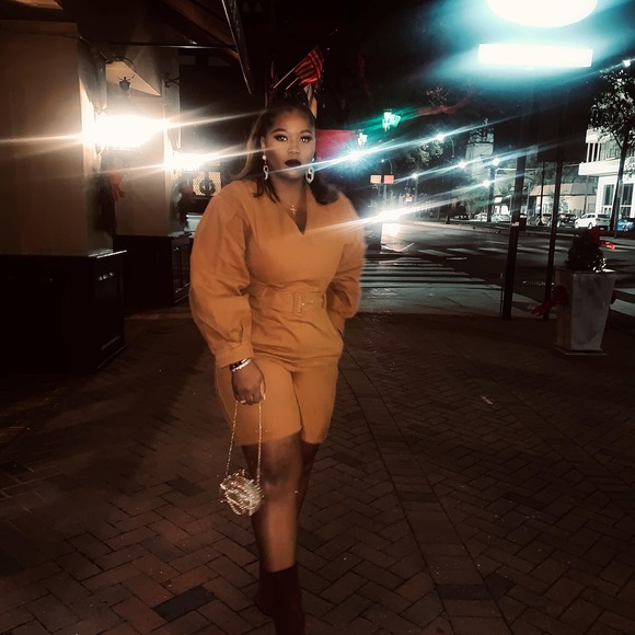 Profile Picture of Chelsi Martin (@chelsimartin194) on Poshmark