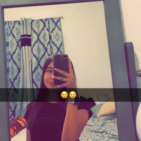 Profile Picture of Daniela Avellaneda (@danielaa106022) on Poshmark