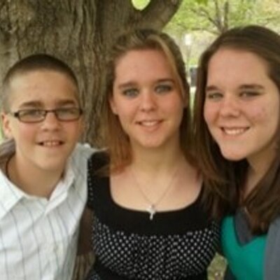 Profile Picture of Stefani Roach (@makeusmile54) on Twitter