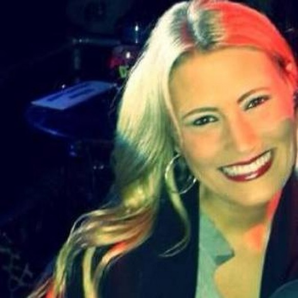 Profile Picture of Amanda Provost (@alprovost) on Poshmark