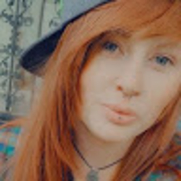 Profile Picture of Nikki Poole (@nikkiragexx) on Poshmark