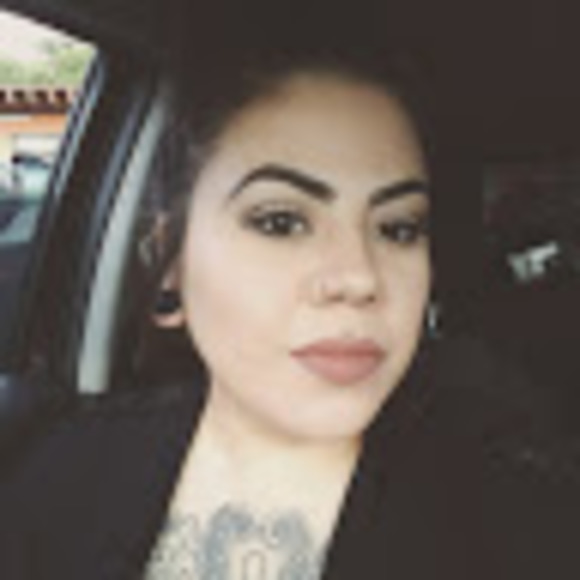 Profile Picture of Tiffany Samudio (@tiffanysamudio) on Poshmark