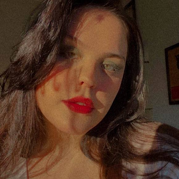 Profile Picture of Devyn King (@devynking) on Poshmark