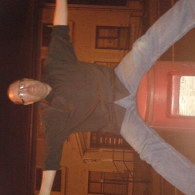 Profile Picture of John LLewelyn Thomas (@finglewobber) on Twitter