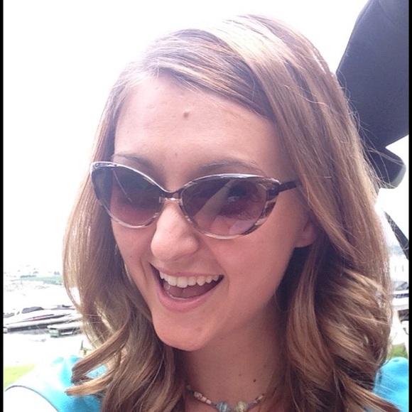 Profile Picture of Catherine Schukar (@cschukar01) on Poshmark