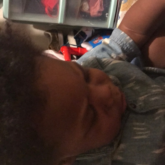 Profile Picture of Ronin Pugh (@mailonisland) on Poshmark