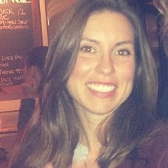 Profile Picture of Jeanette Robinson (@jeanetterobinso) on Poshmark