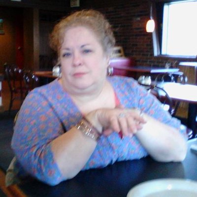 Profile Picture of Anita Chapman (@sapphirescarlet) on Twitter