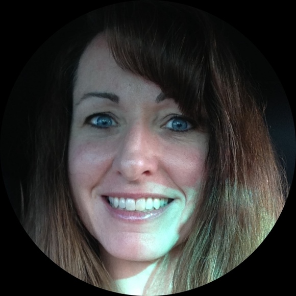 Profile Picture of Maura Dimodica (@maurad610) on Poshmark