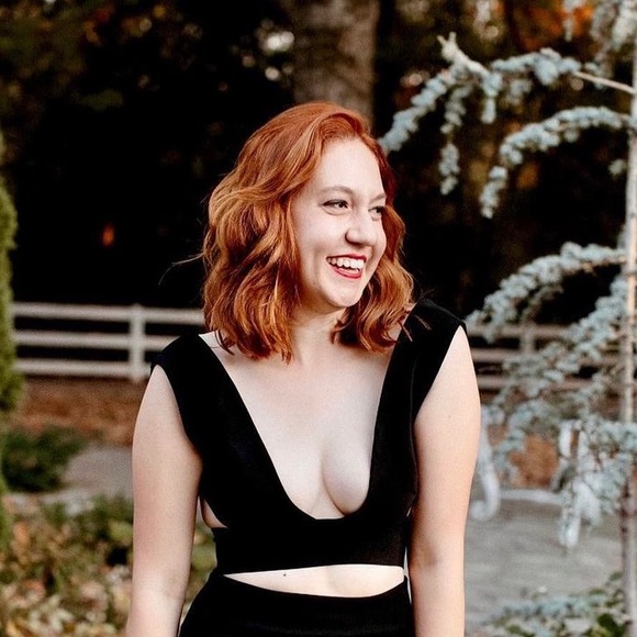 Profile Picture of Lucy Edlund (@callmelucy19) on Poshmark