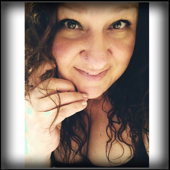 Profile Picture of Kimberly Valmera (@kvalmera) on Poshmark