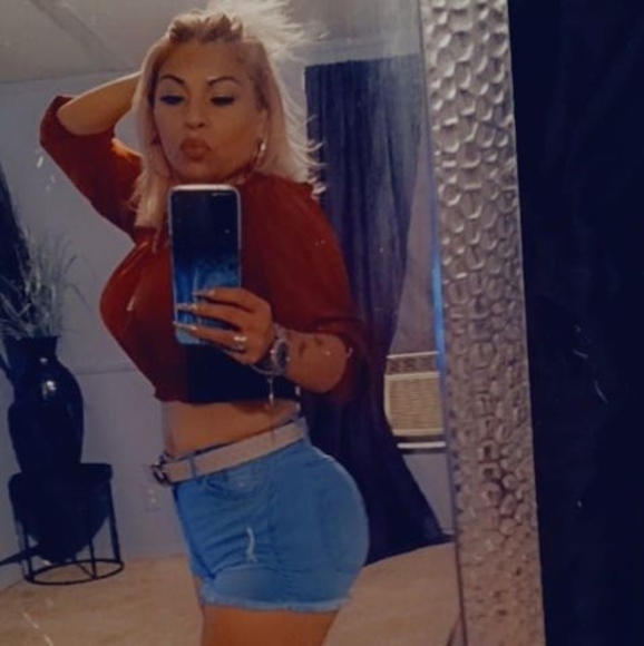 Profile Picture of Adnil Zum (@adnilzum) on Poshmark