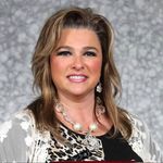 Profile Picture of Robin | Arlington Real Estate (@lehewrobin) on Instagram