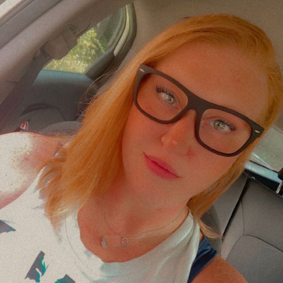 Profile Picture of Kelli Adkins (@kellr1979) on Poshmark