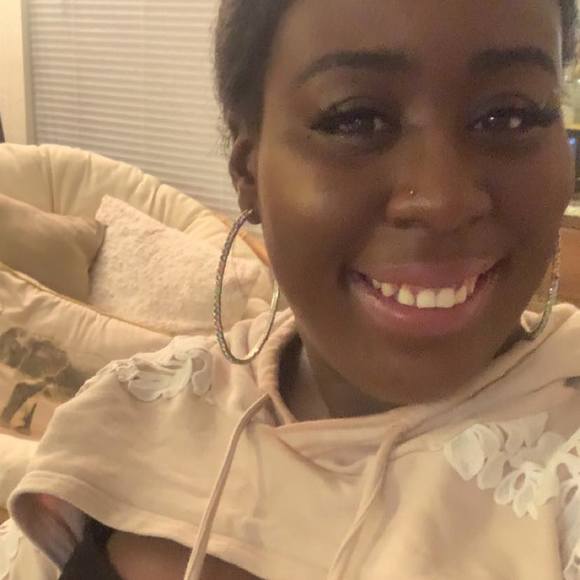 Profile Picture of Ayanna Woolfork (@ayannawoolfork) on Poshmark