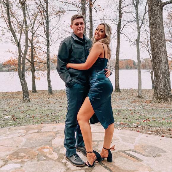 Profile Picture of Brenda Landeros (@_brendalanderos) on Poshmark