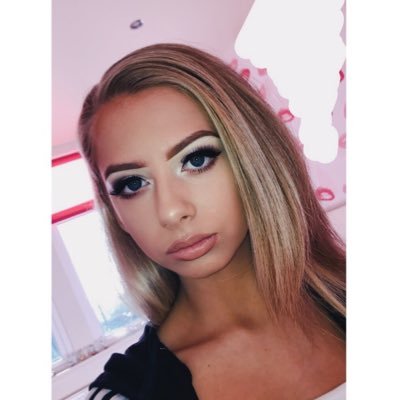 Profile Picture of Ruby Webster👑 (@saphroxred) on Twitter