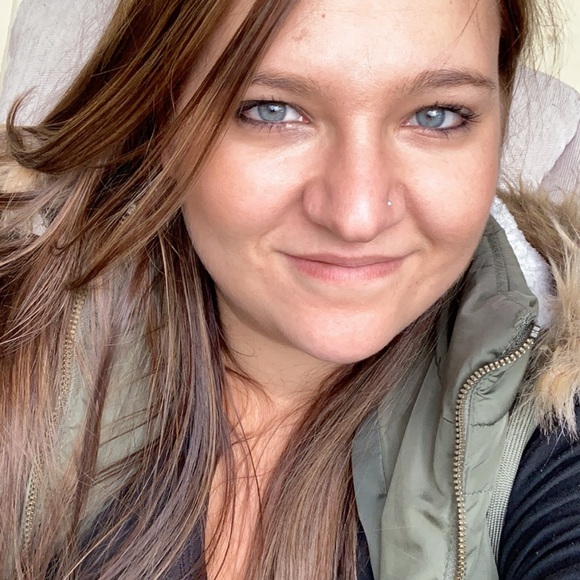 Kelly Loebert - Poshmark Profile Picture of Kelly Loebert (@mummakel) on Poshmark