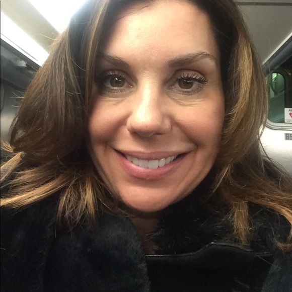 Profile Picture of Lisa Latronico (@lisalatronico) on Poshmark