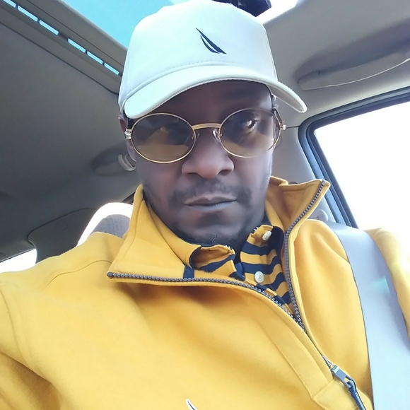 Profile Picture of David Pearce (@gee1970) on Poshmark