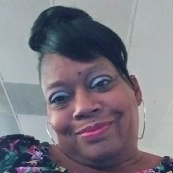 Profile Picture of Phyllis Humes (@phyllis_humes) on Poshmark